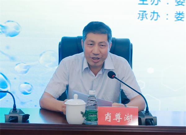 华菱涟源钢铁有限公司总经理,市科协主席肖尊湖主持开幕式