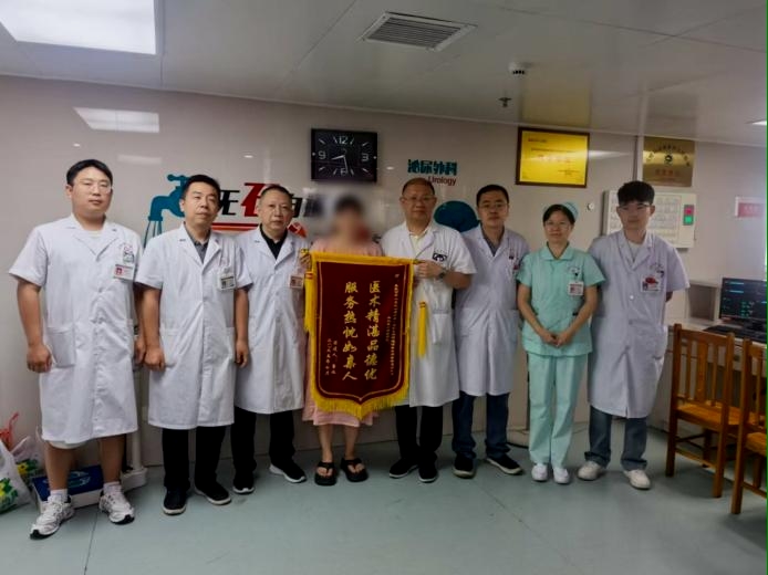 【国家区域医疗中心建设】从首例突破到常规开展 我院引领湘中泌尿系结石诊疗迈入无管化时代