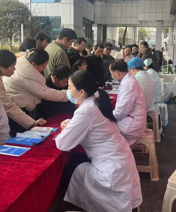 爱肝护肝正当时 义诊服务暖人心